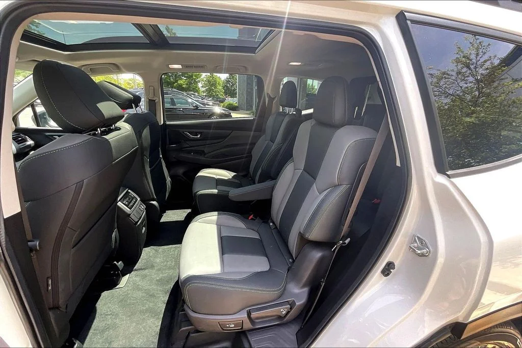Used 2025 White Subaru Onyx Edition image 29