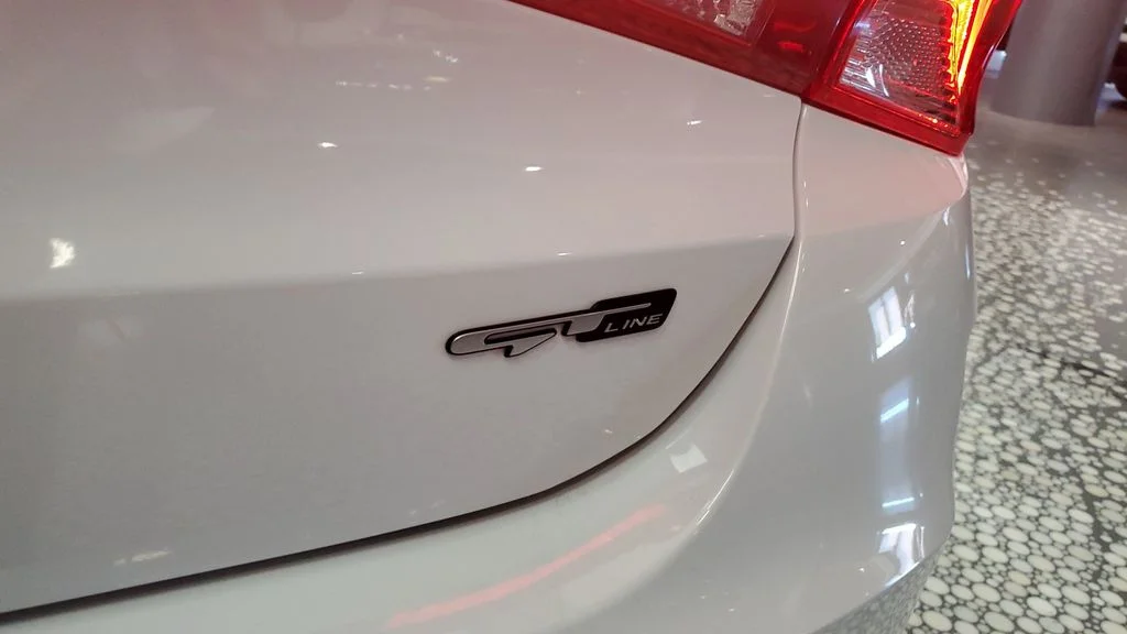 Used 2022 White Kia GT-Line image 9