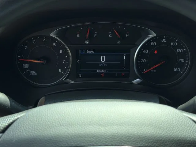 Used 2024 White GMC SLE image 22