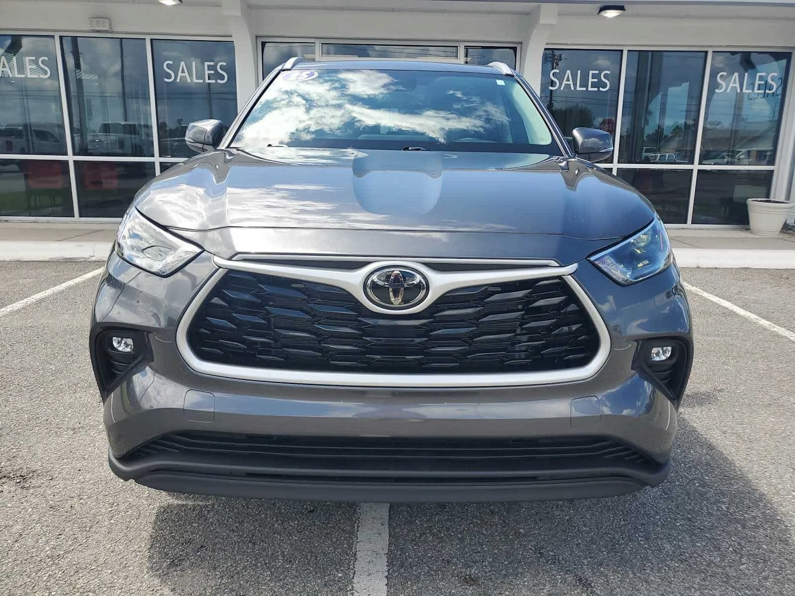 Used 2025 Magnetic Gray Metallic G Toyota LE image 12