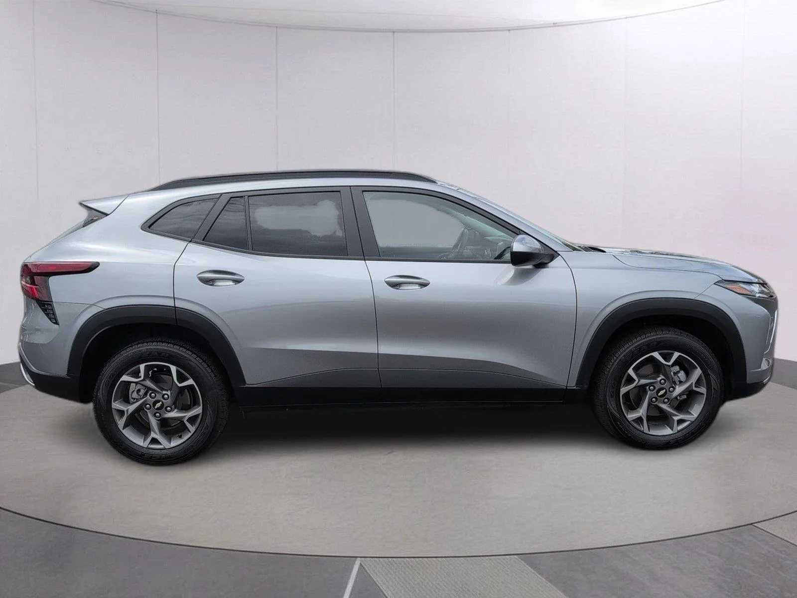 Used 2025 Sterling Gray Metallic Chevrolet LT image 8