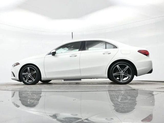 Used 2022 Polar White Mercedes-Benz A 220 image 27