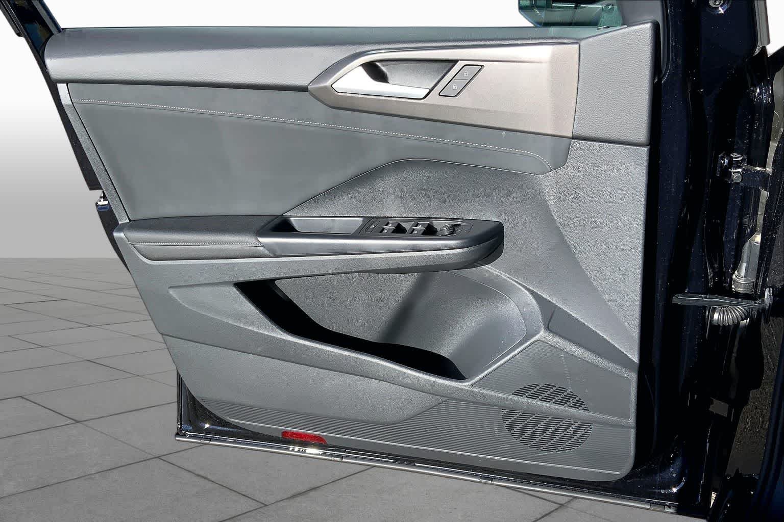 New 2026 Deep Black Pearl Volkswagen SE Black image 10