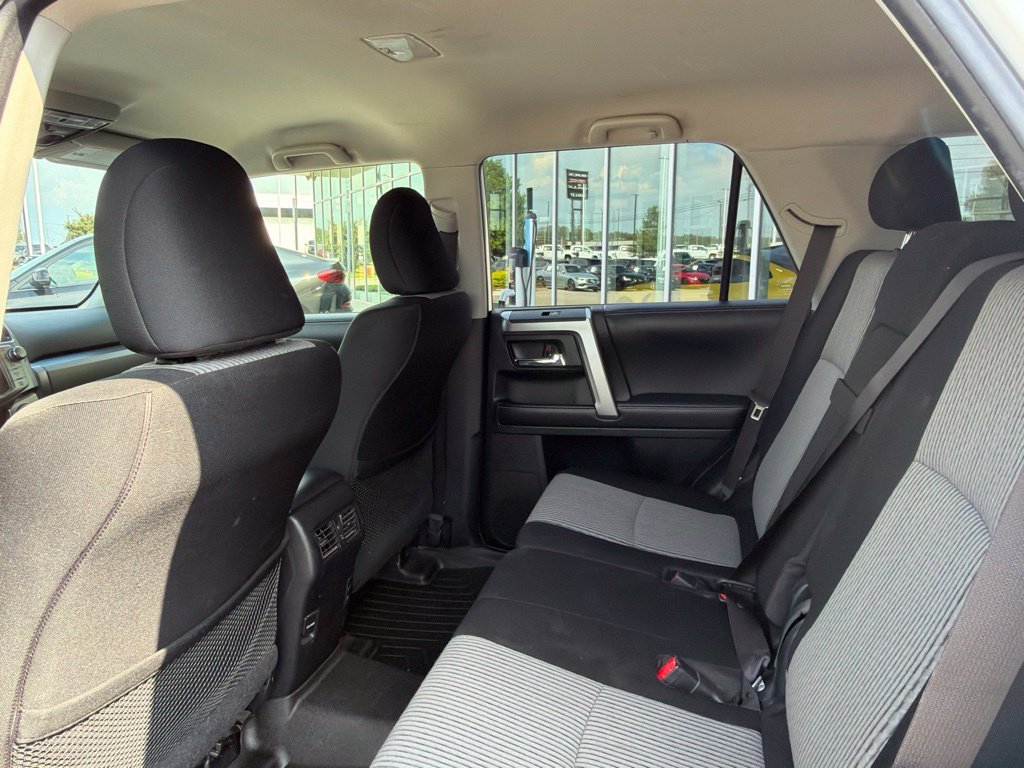 Used 2019 White Toyota SR5 image 27