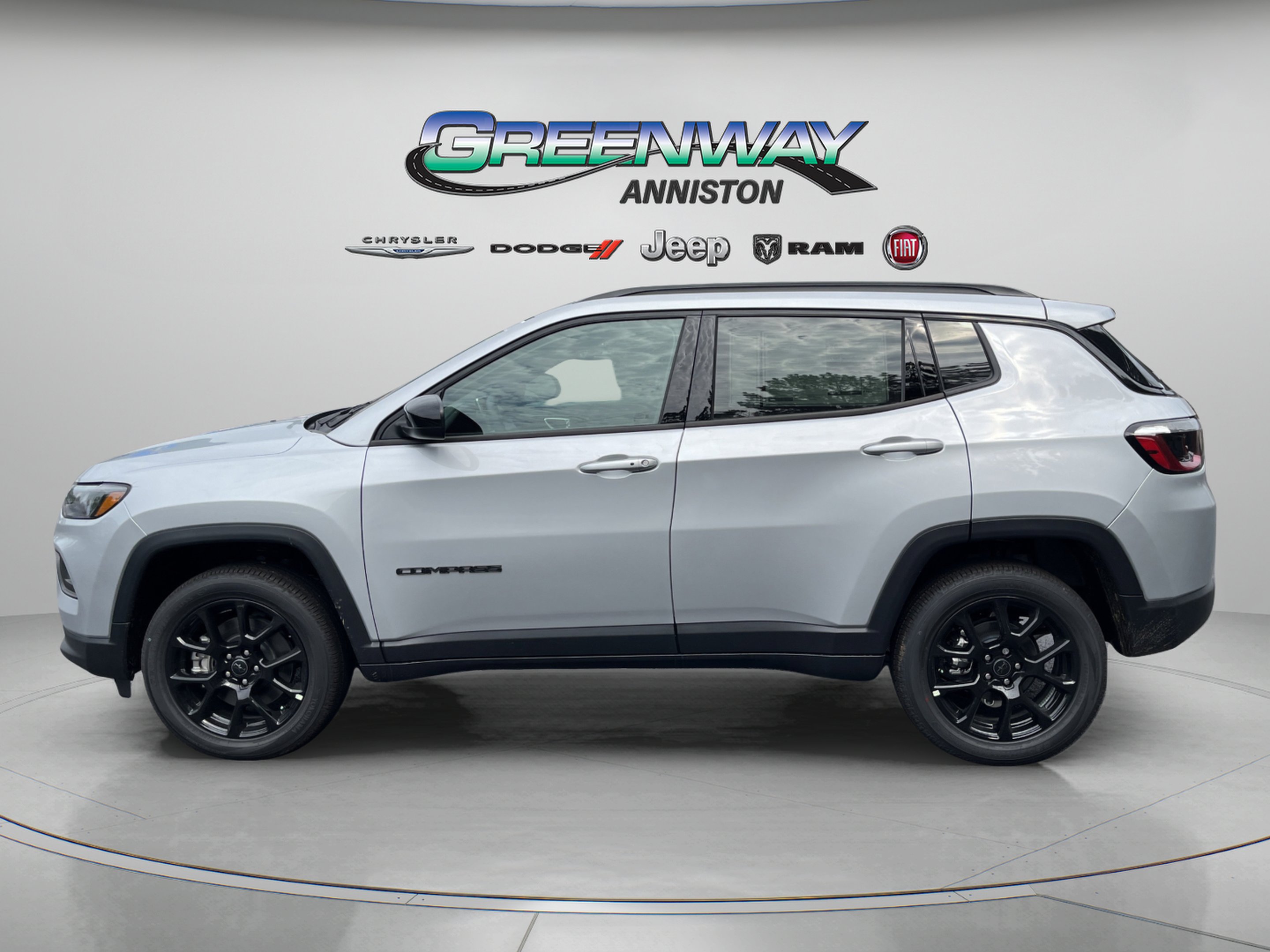 New 2026 Silver Zynith Metallic Clearcoat Jeep Latitude Altitude image 4
