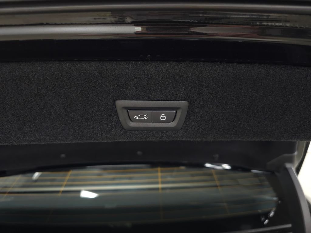 Used 2026 Black Sapphire Metallic BMW xDrive60 image 9