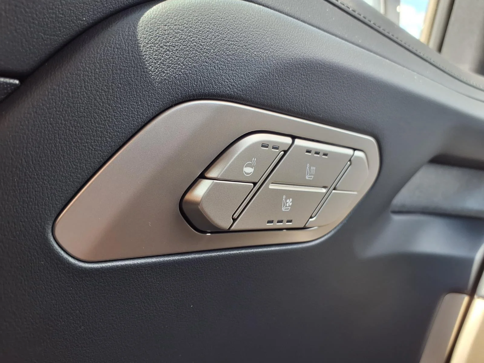 New 2027 Glacial White Pearl KIA EX AWD image 10