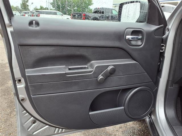 Used 2016 Billet Silver Metallic Jeep  image 29