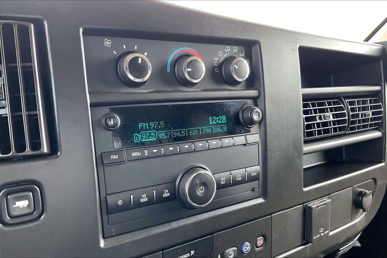 Used 2021 Summit White Chevrolet  image 30