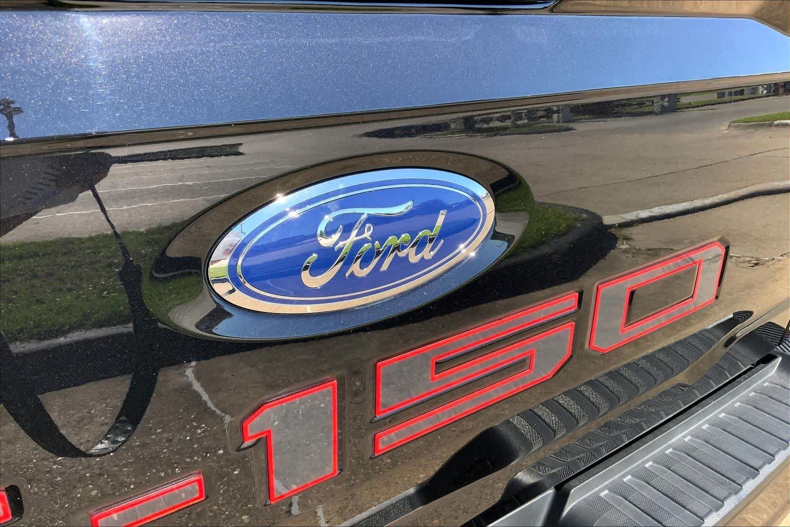 Used 2023 Agate Black Metallic Ford XLT image 30