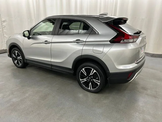 Used 2023 Silver Mitsubishi SEL image 3