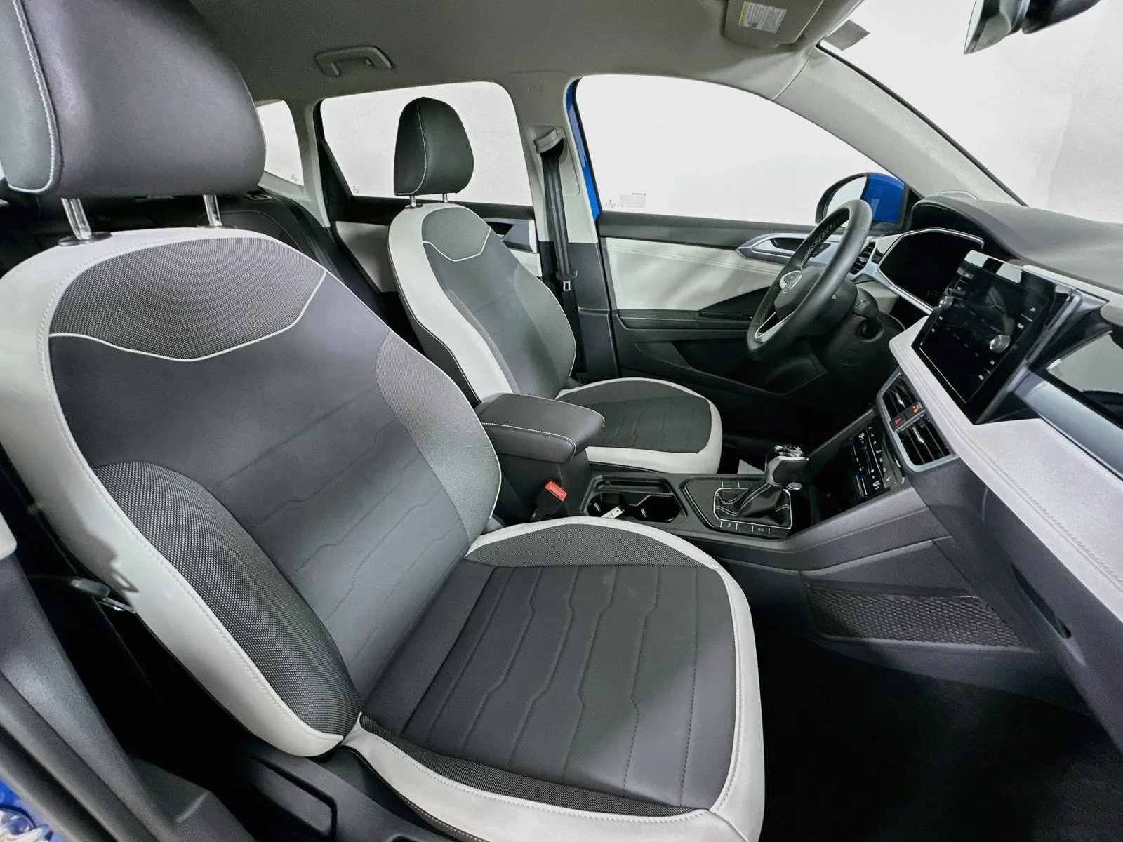 Used 2025 Blue Volkswagen  image 41