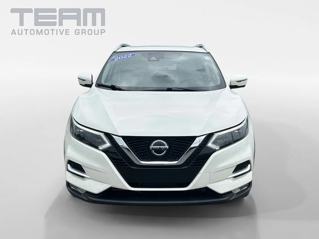 Used 2022 White Nissan SL image 2