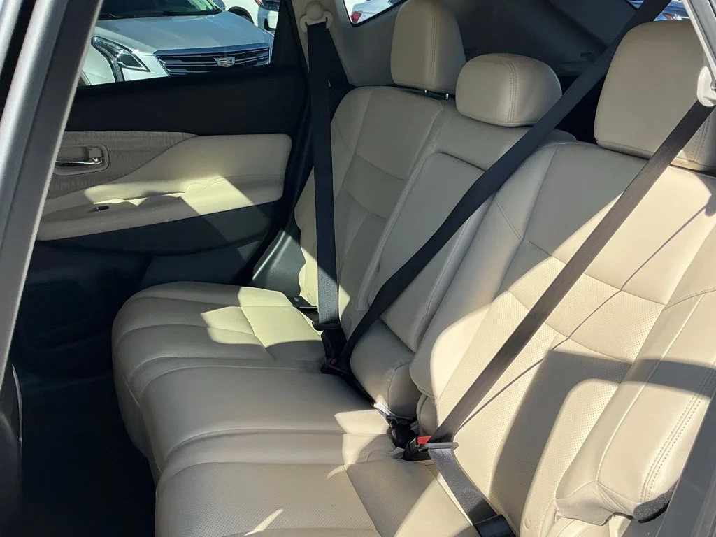 Used 2022 White Nissan SL image 29