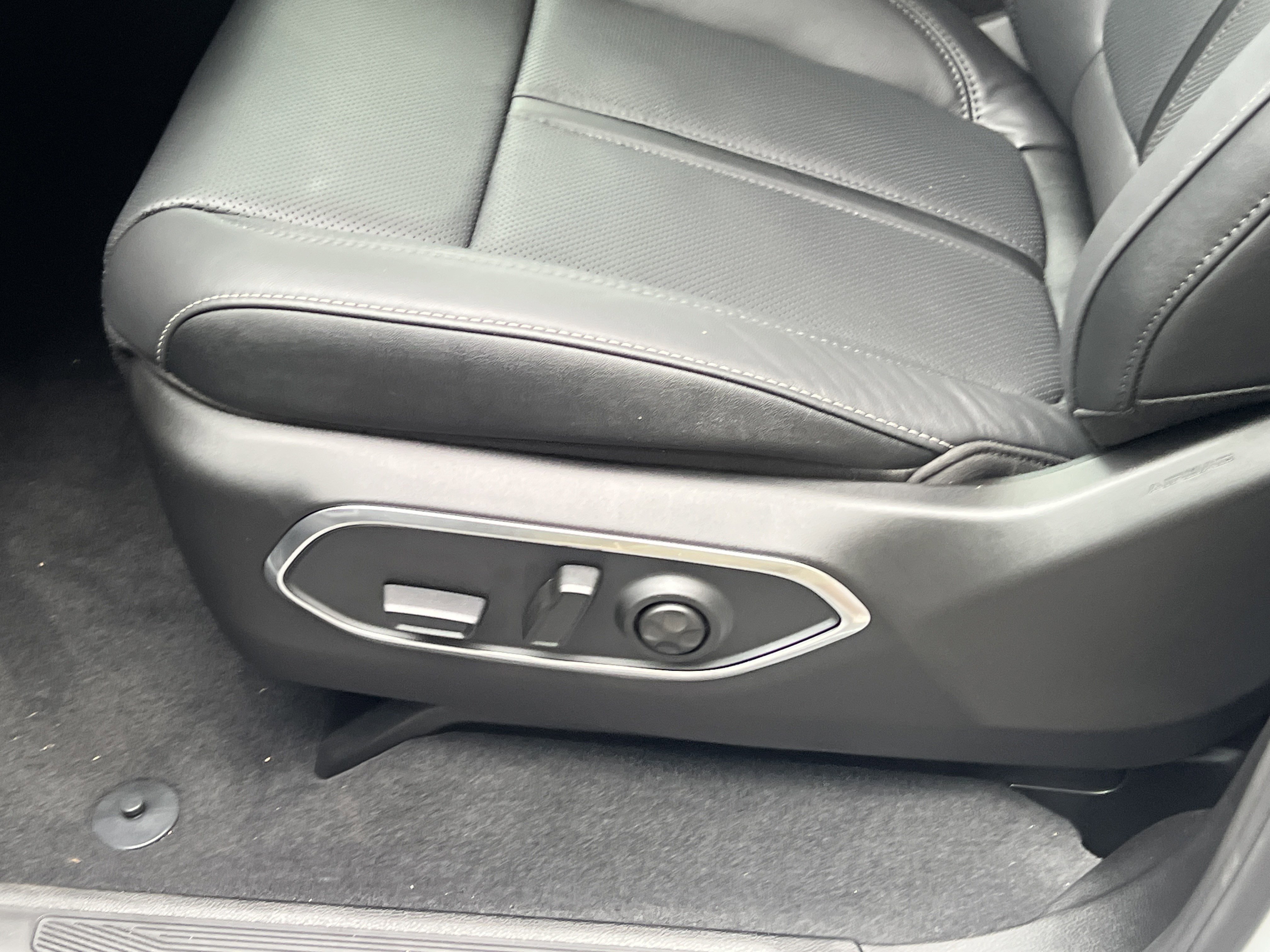 New 2026 Silver Zynith Jeep Limited Altitude image 12