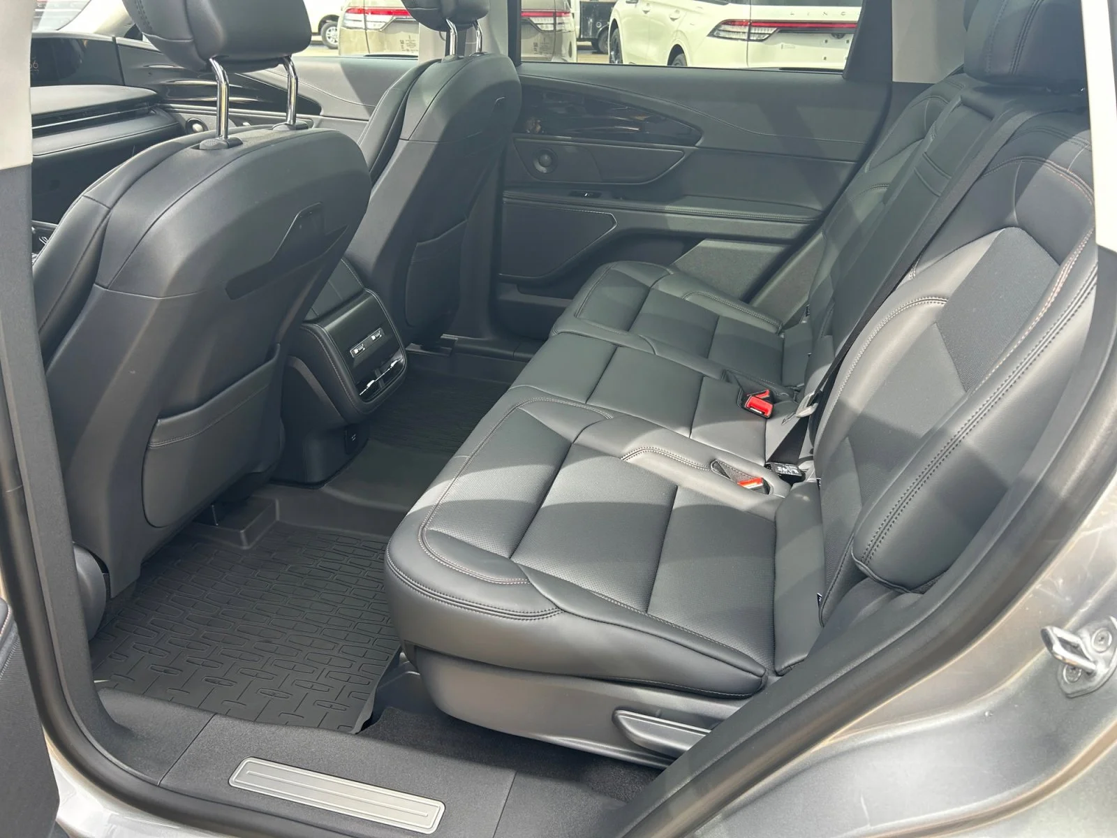 New 2026 Silver Radiance Metallic Clearcoat Lincoln Premiere image 19