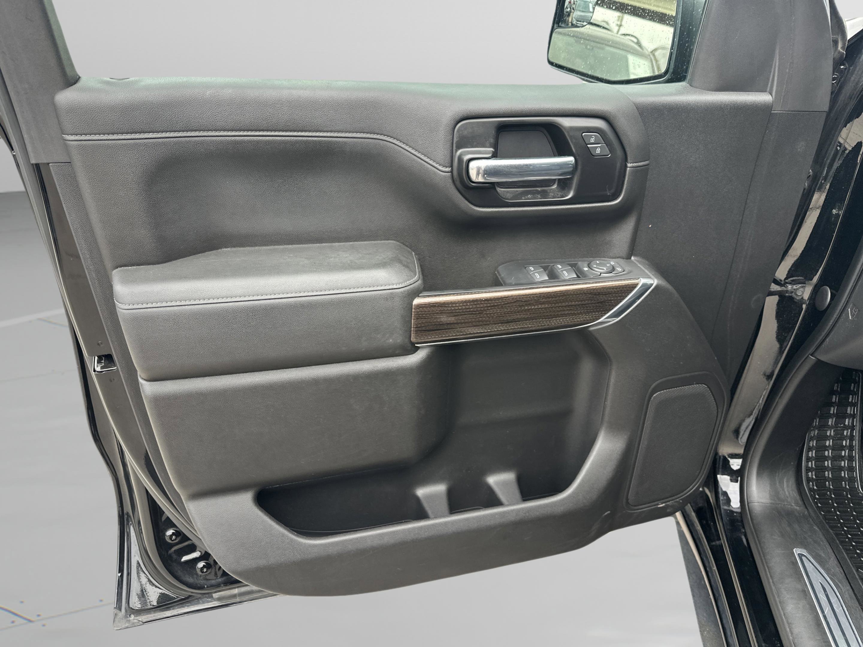 Used 2021 Black Chevrolet LT image 9