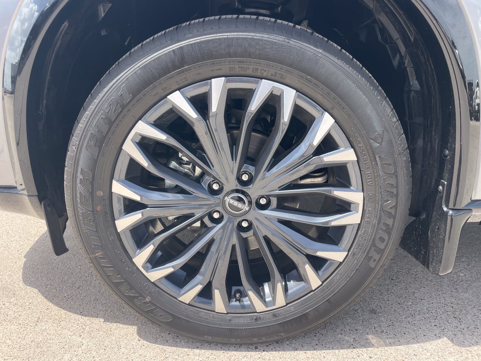 Used 2026 Gray Nissan Platinum image 27