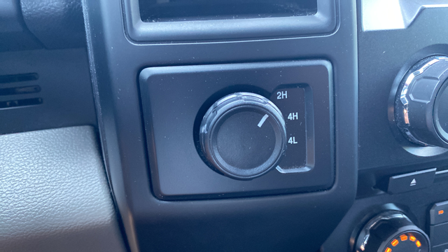 Used 2018 Blue Jeans Metallic Ford XL image 20