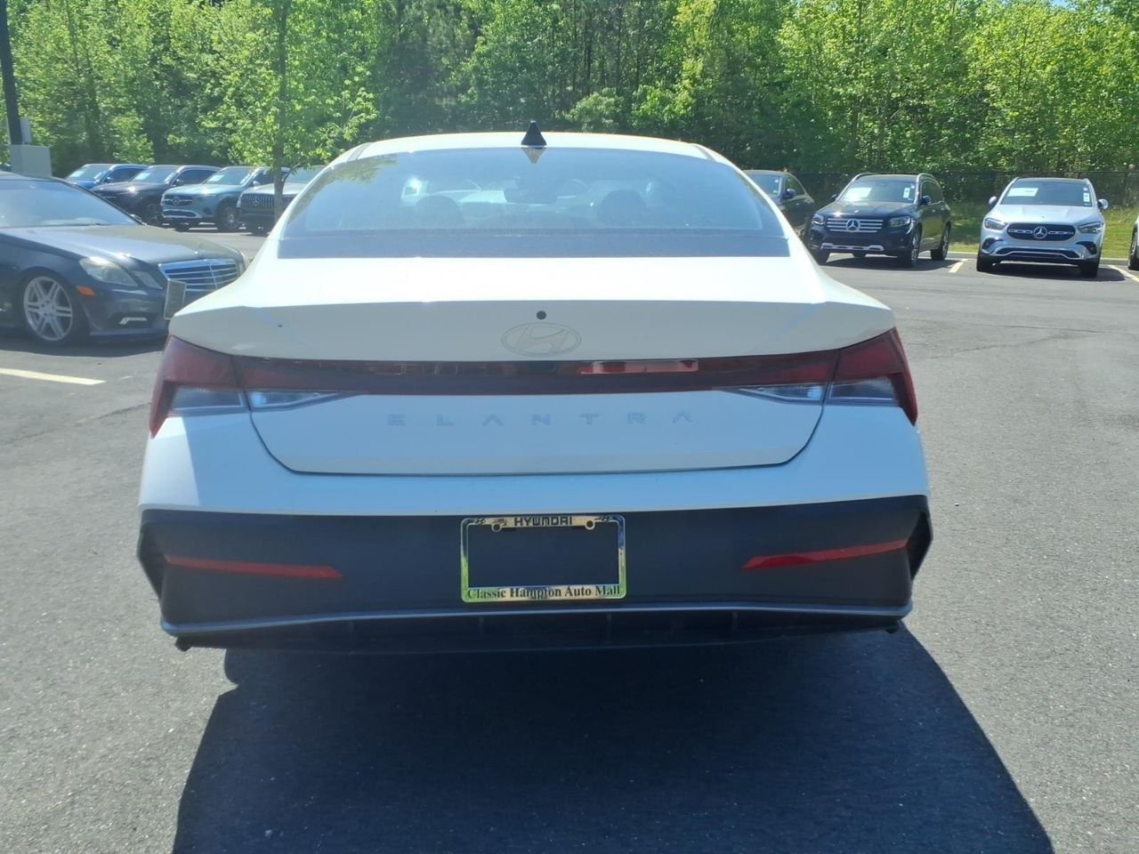 New 2026 Serenity White Hyundai SE image 7