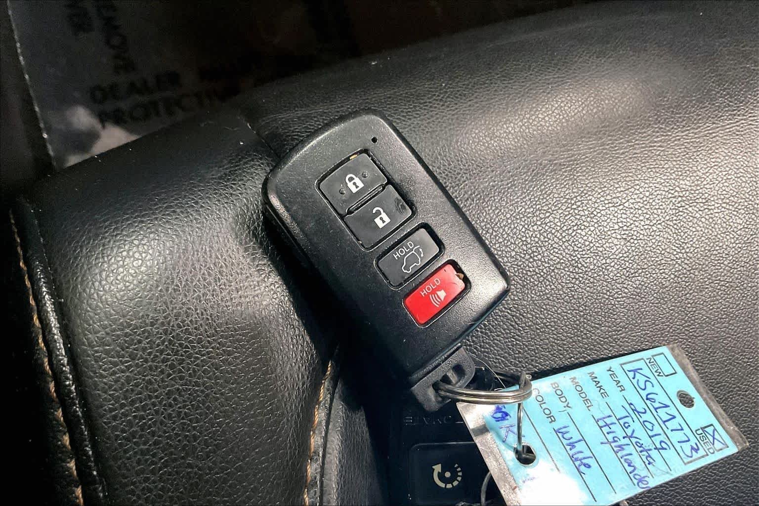 Used 2019 Blizzard Pearl Toyota XLE image 15