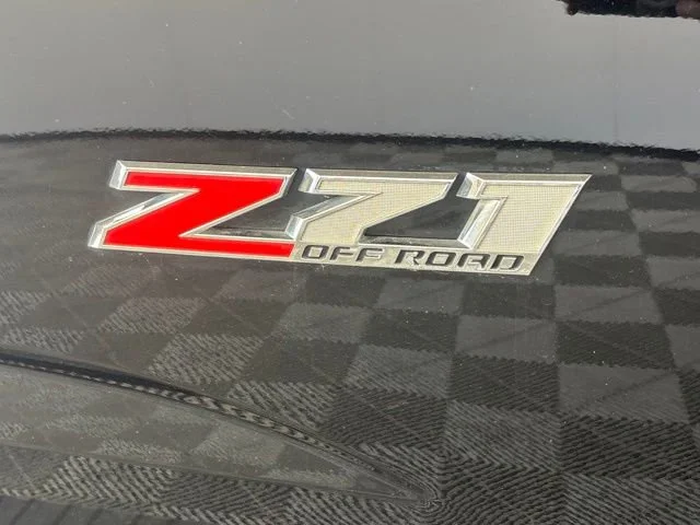 Used 2018 BLACK Chevrolet 4WD Z71 image 33