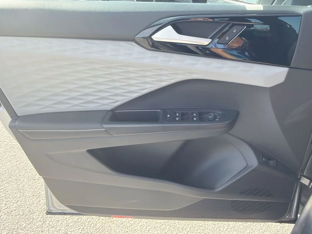 2024 Volkswagen Taos S - Photo 25