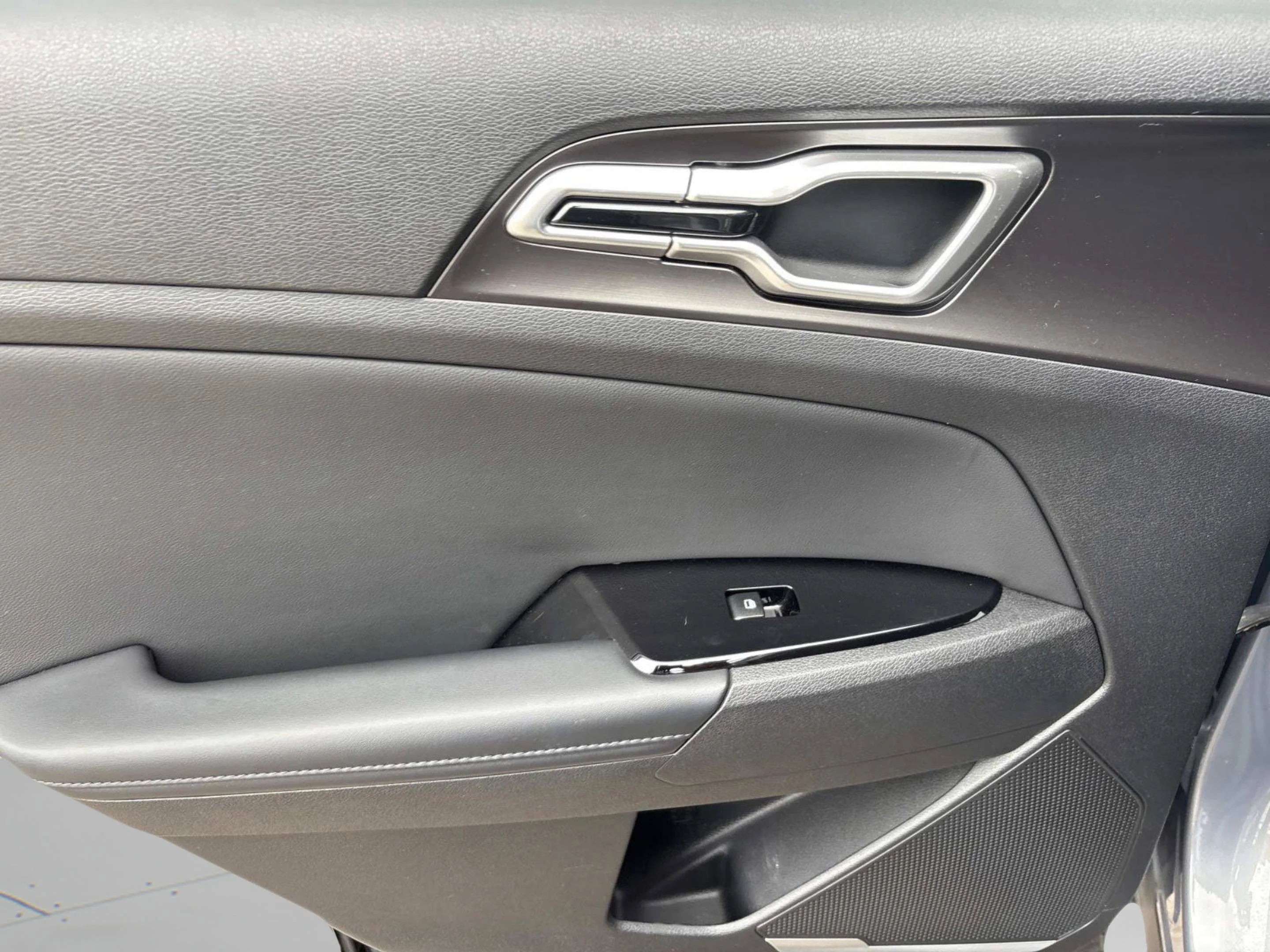 2023 Kia Sportage EX - Photo 18