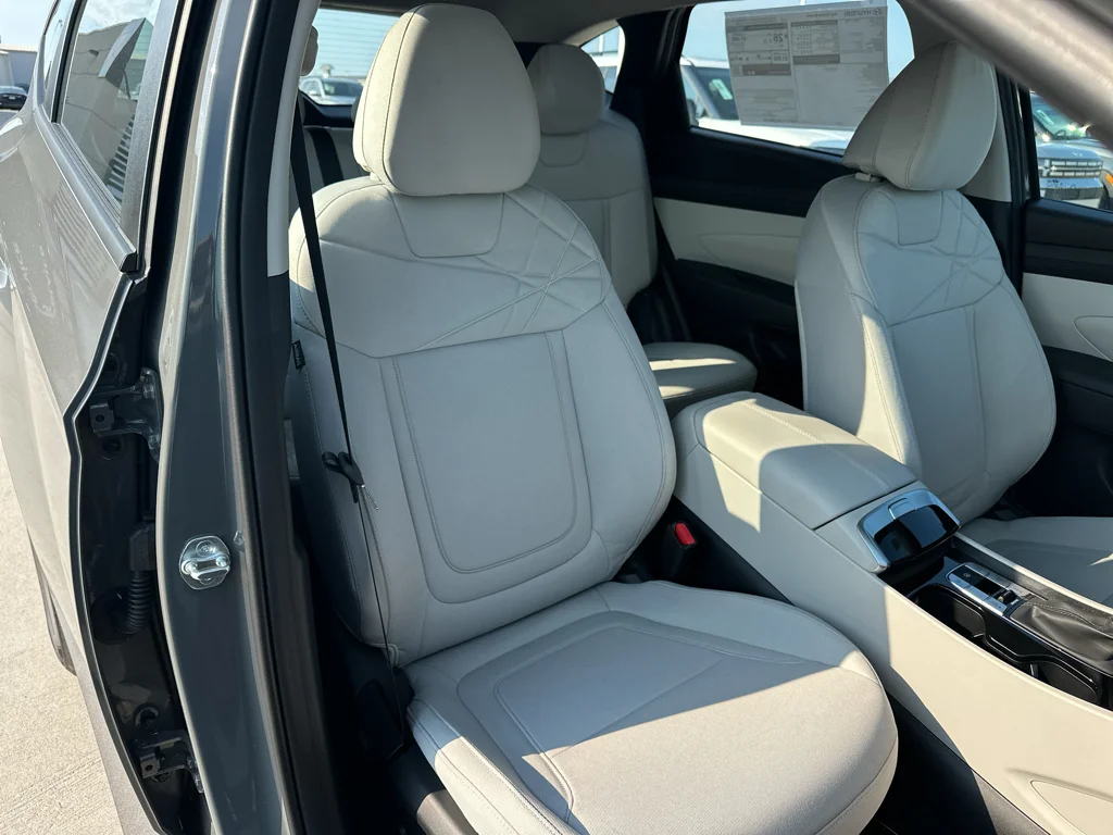 New 2026 Hampton Gray Hyundai SE image 29