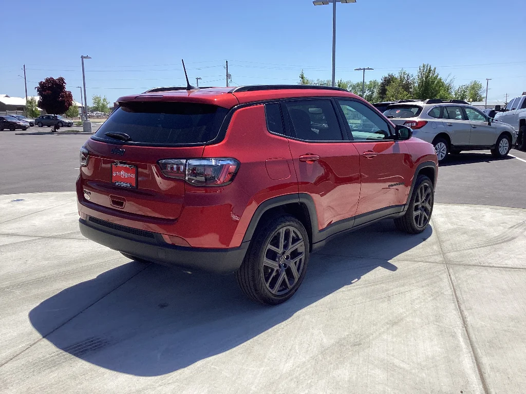 Used 2026 Red Hot Pearlcoat Jeep Latitude Altitude image 3