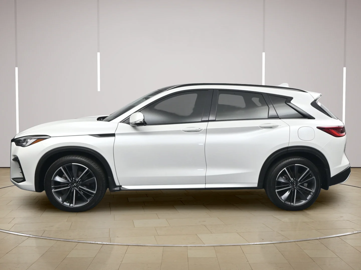 Used 2024 Radiant White INFINITI SPORT image 4