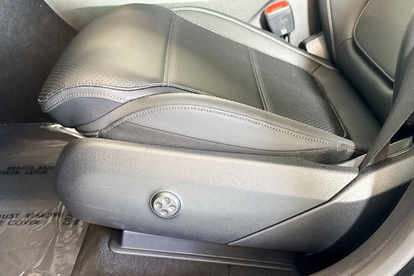 New 2026 Graphite Grey Metallic Mercedes-Benz GLC 300 image 17
