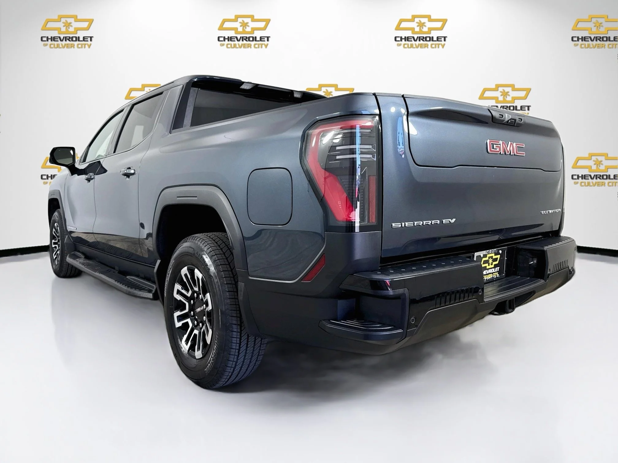 Used 2026 Deep Ocean Metallic GMC Elevation Standard Range image 6