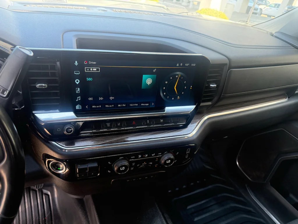 Used 2025 Summit White Chevrolet LT image 3