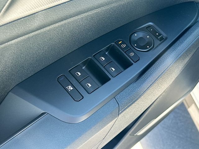 New 2026 Snow White Pearl Kia S image 17