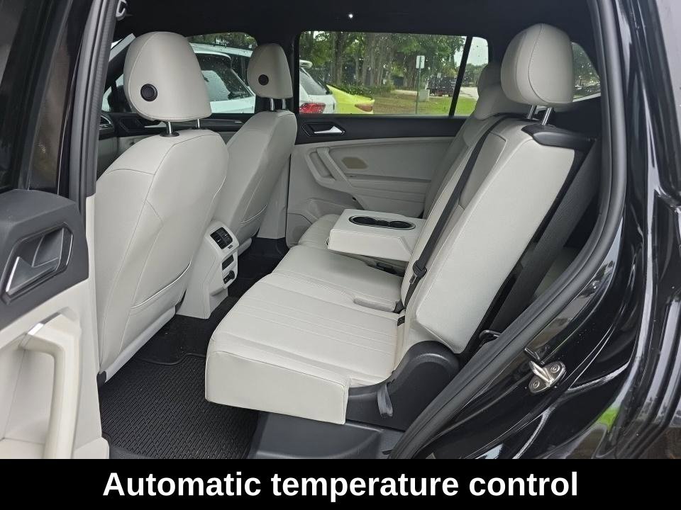 Used 2022 Black Volkswagen 2.0T SE R-Line Black image 6