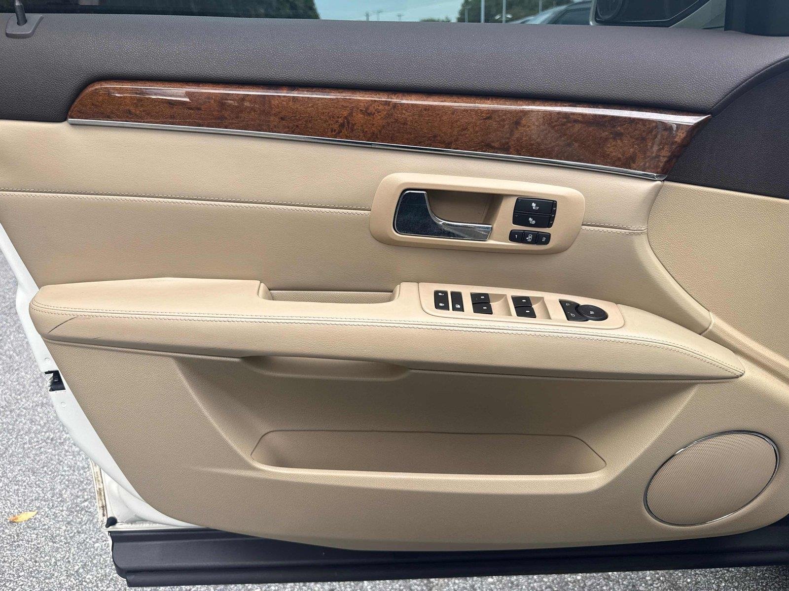 Used 2009 White Diamond Tricoat Cadillac AWD image 10