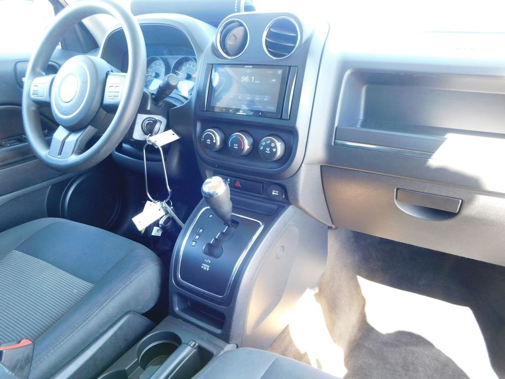 Used 2016 White Jeep Sport image 19