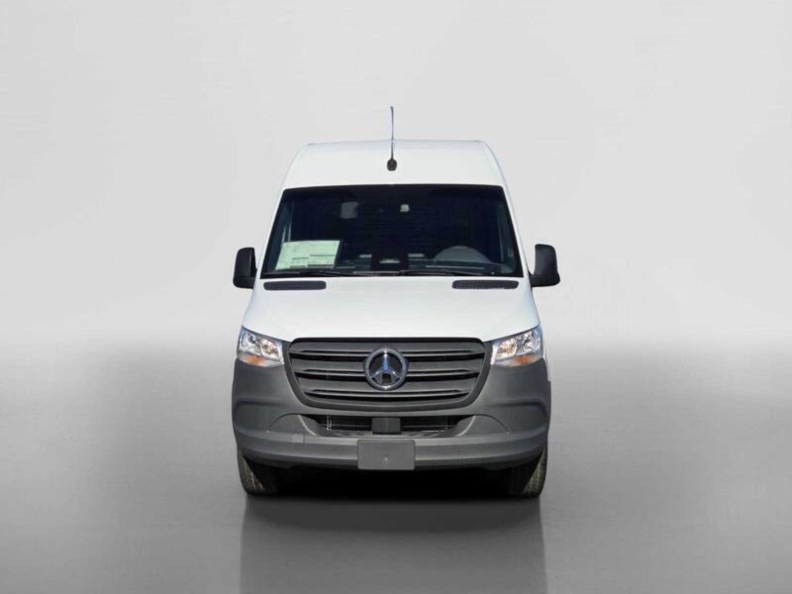 New 2025 Arctic+White Mercedes-Benz  image 9