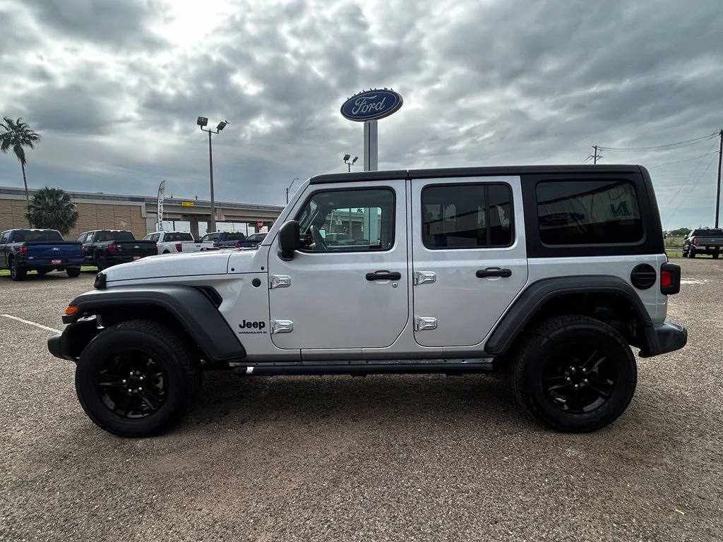 Used 2023 Silver Jeep Sport image 4