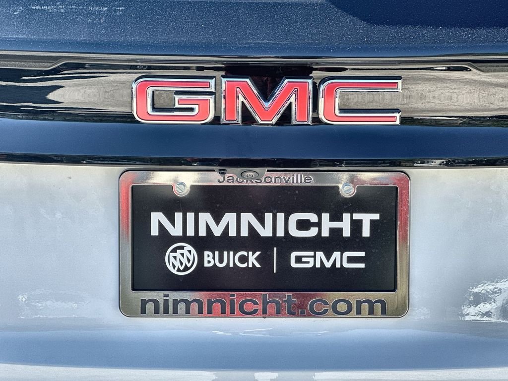 Used 2025 Summit White GMC Elevation image 31