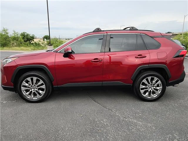 Used 2021 Red Toyota XLE Premium Front-wheel Drive image 2