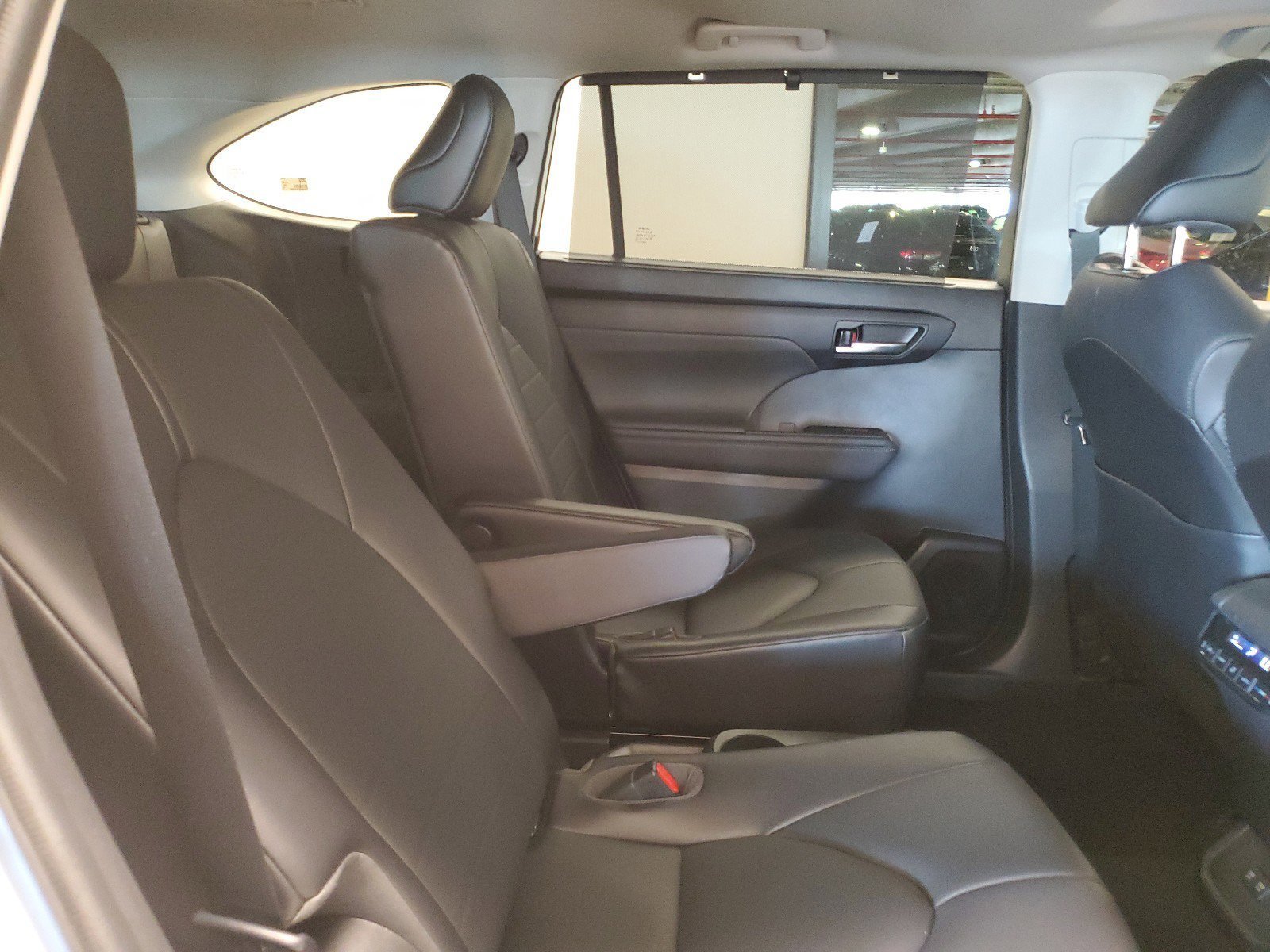 Used 2021 Blizzard Pearl Toyota Hybrid XLE image 22