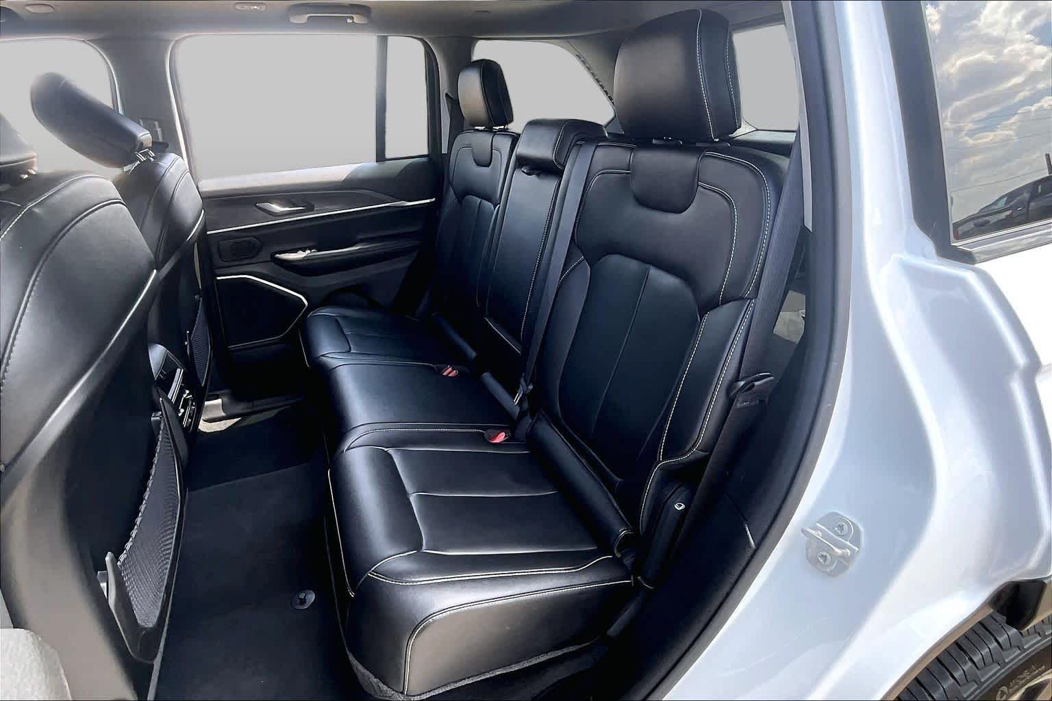 Used 2022 Bright White Clearcoat Jeep  image 20
