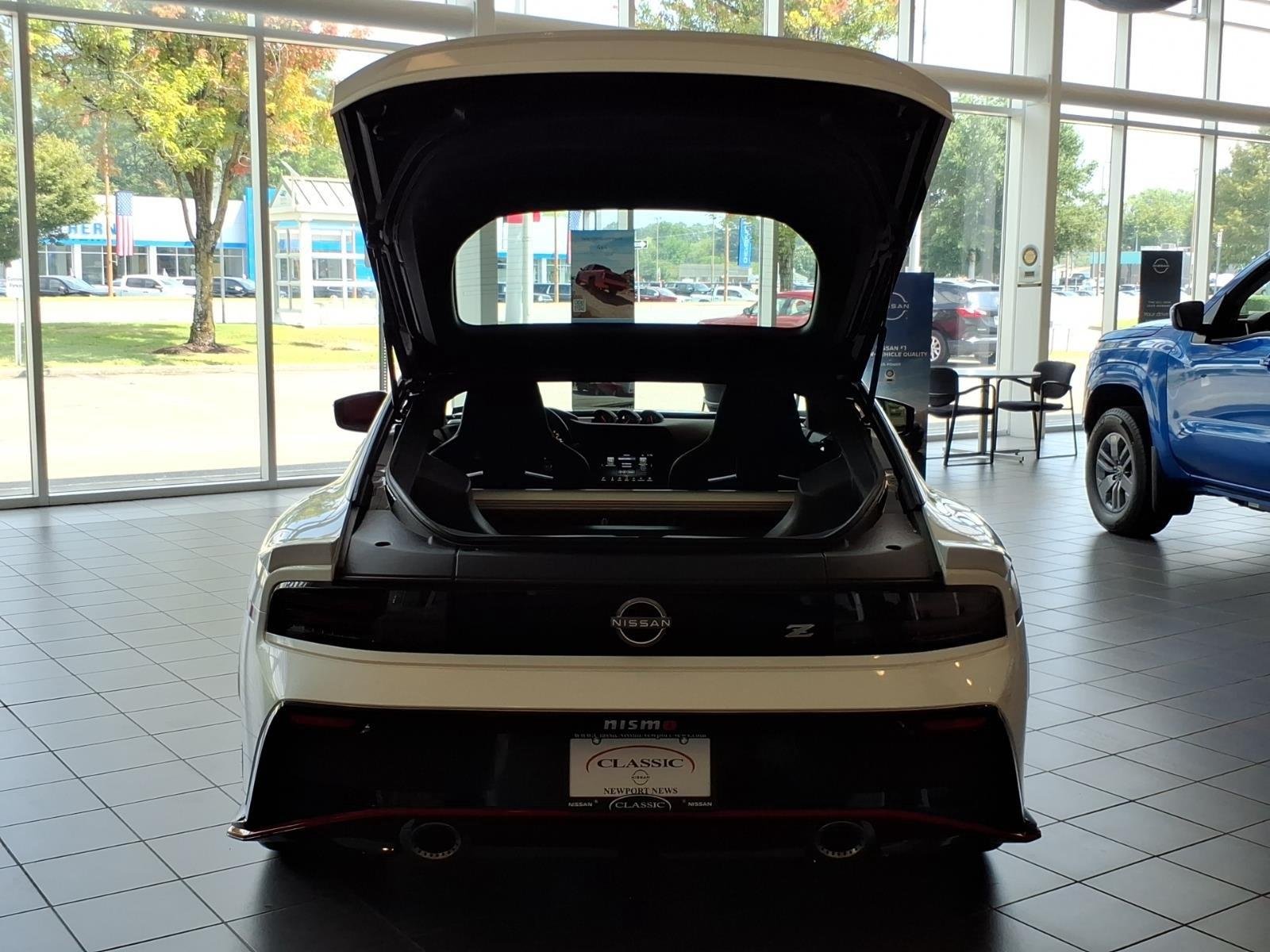 New 2027 Pearl White TriCoat / Super Black Two-tone Nissan NISMO® image 24
