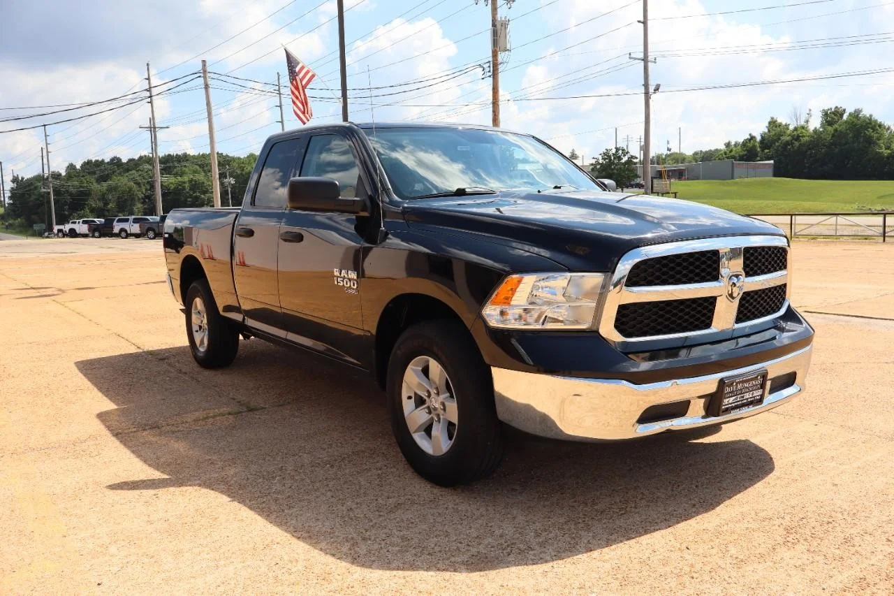 Used 2024 Diamond Black Crystal Pearl Coat Ram SLT image 8