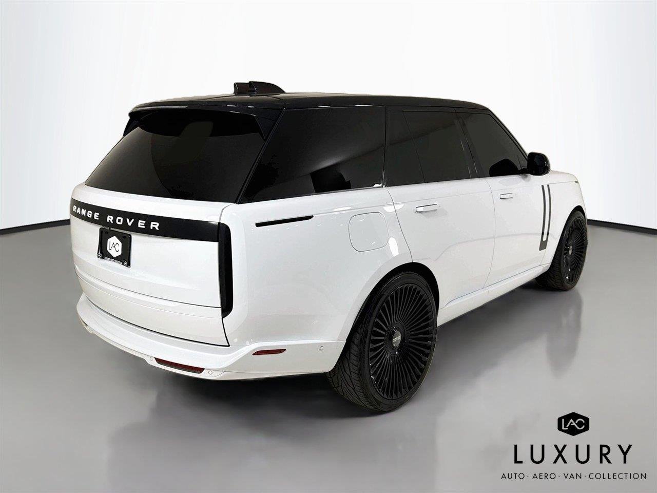 Used 2025 Fuji White Land Rover SE | 24