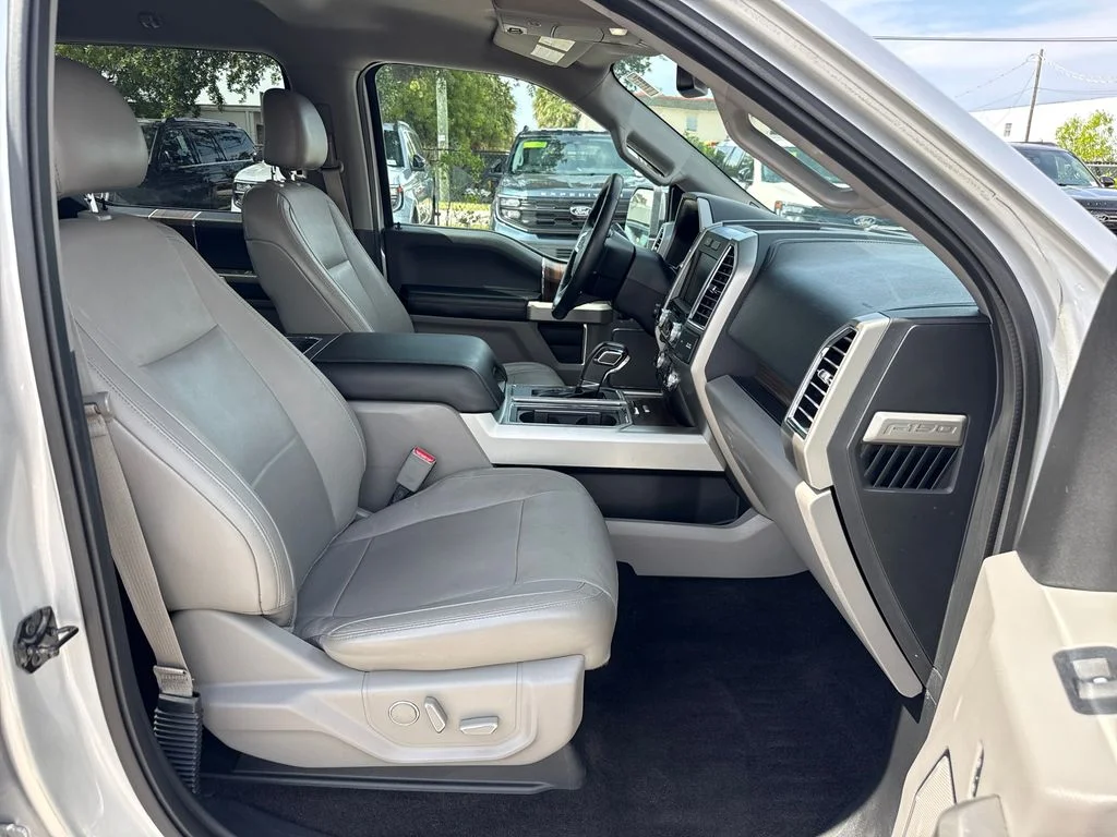 Used 2015 Silver Ford Lariat image 27