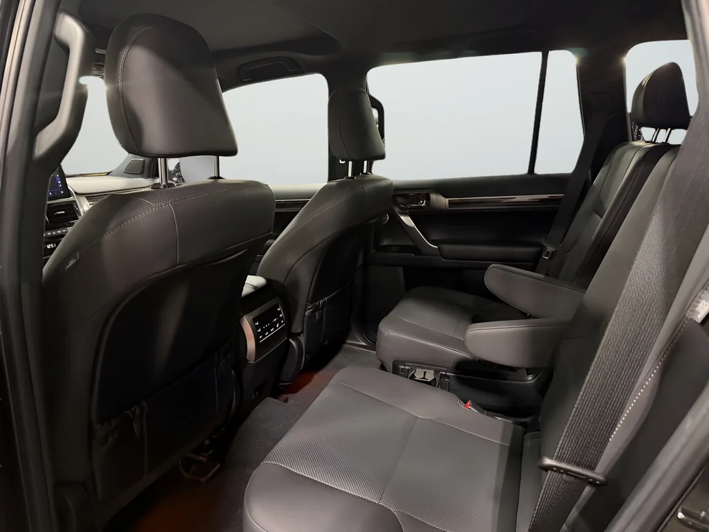 Used 2023 Black Lexus 460 image 21