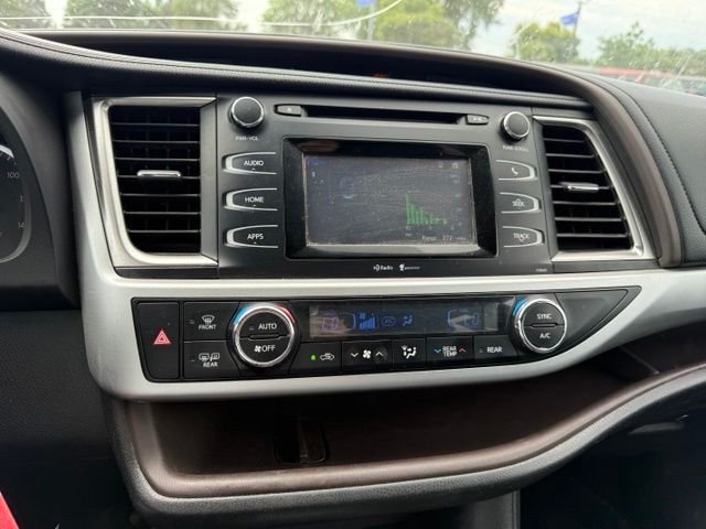Used 2014  Toyota LE Plus V6 image 16